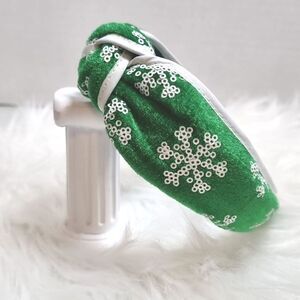 GREEN VELVET & WHITE SEQUIN SNOWFLAKE HOLIDAY HEADBAND